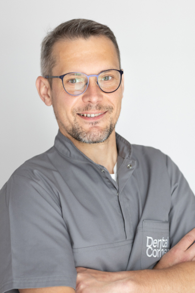 Lek. stom. Piotr Bąk